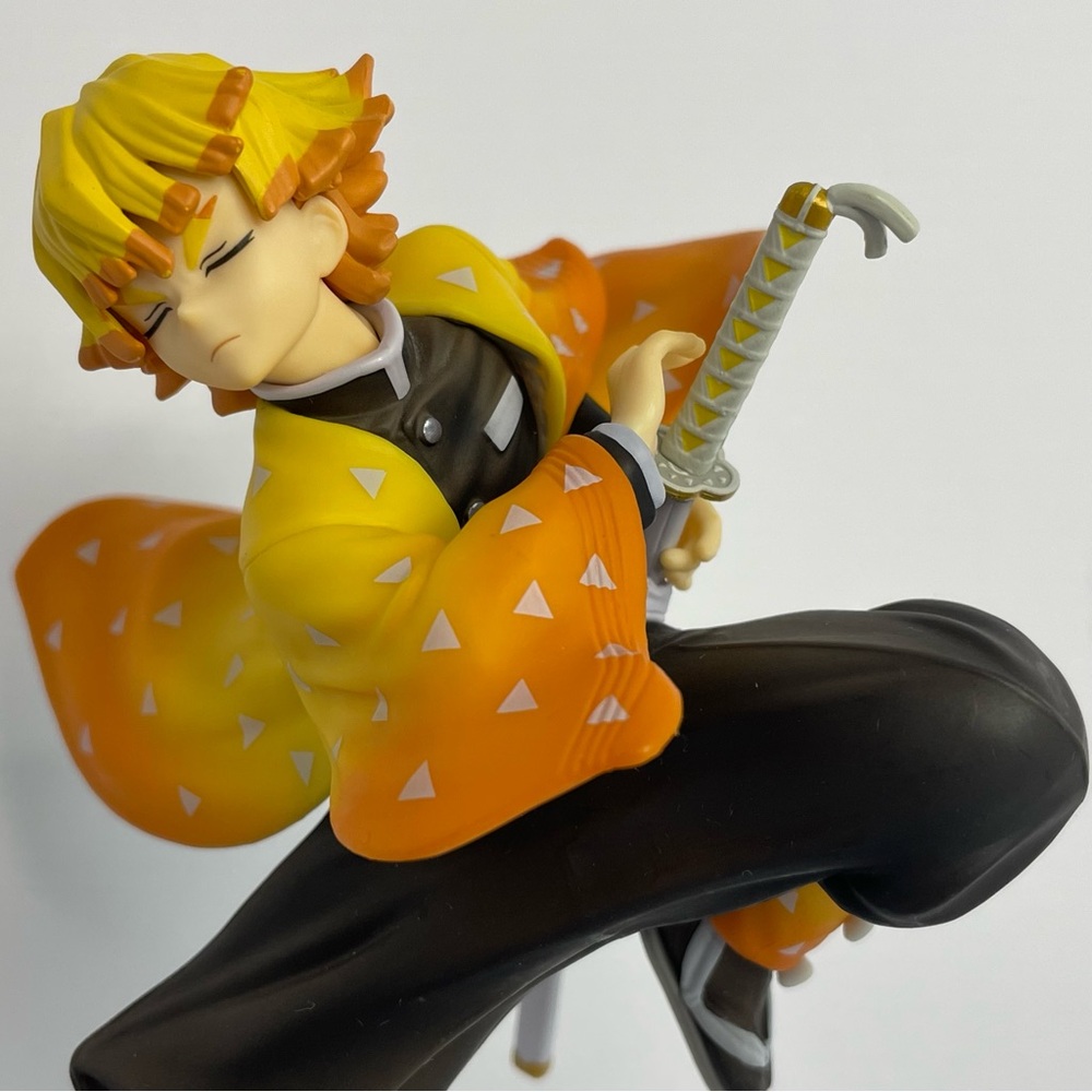 Demon Slayer Kimetsu no Yaiba: Zenitsu Agatsuma ConoFig Figure - Picture 3 of 16
